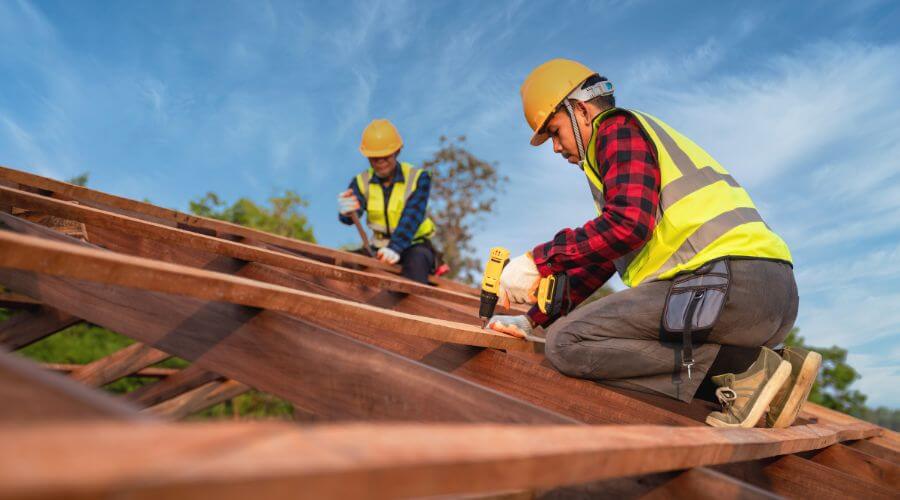 Professional gutter cleaning in Columbia, MS